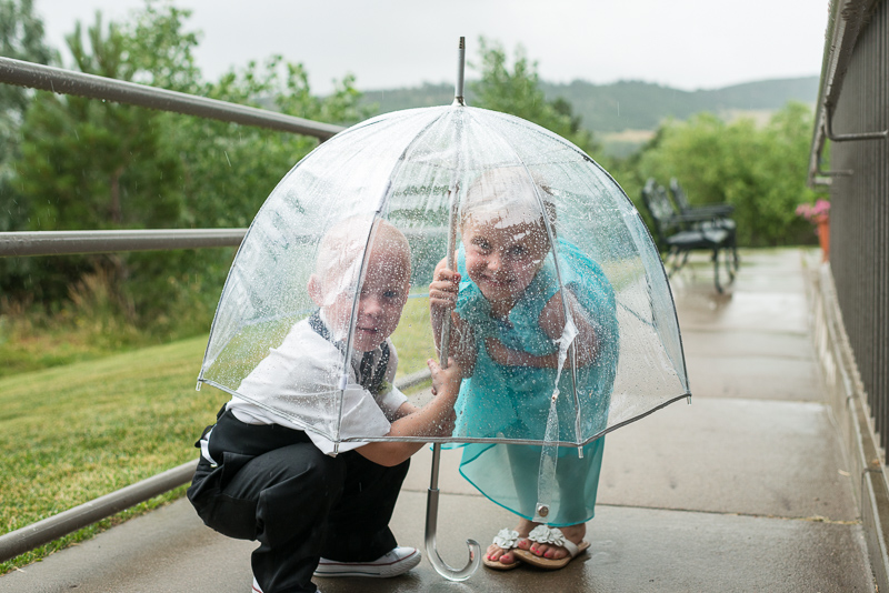 Denver Wedding Photography Arrowhead kids under umbrella