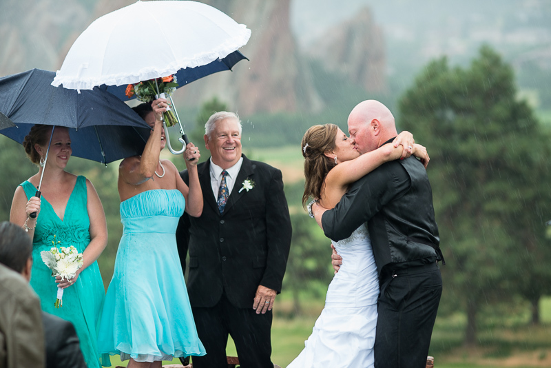 Denver Wedding Photography Arrowhead kiss