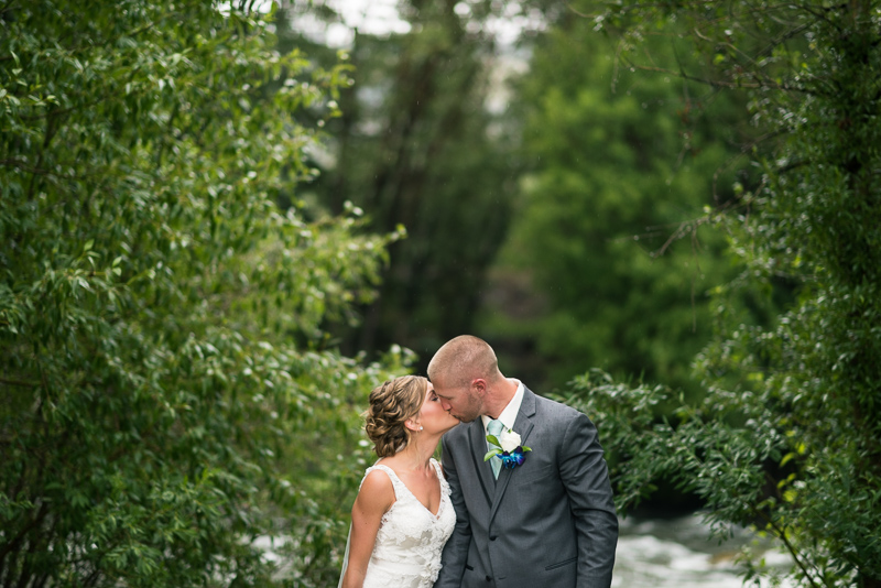 Silverthorne Wedding Photographer couple kissing