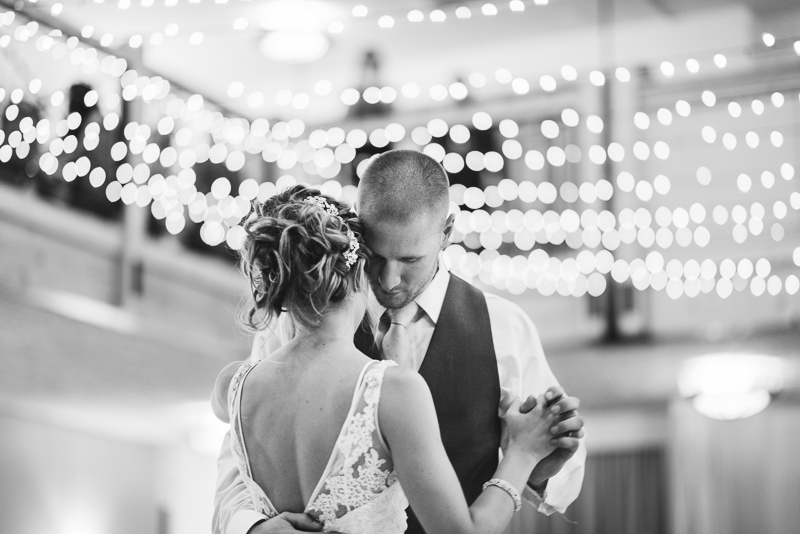 Silverthorne Wedding Photographer first dance black and white