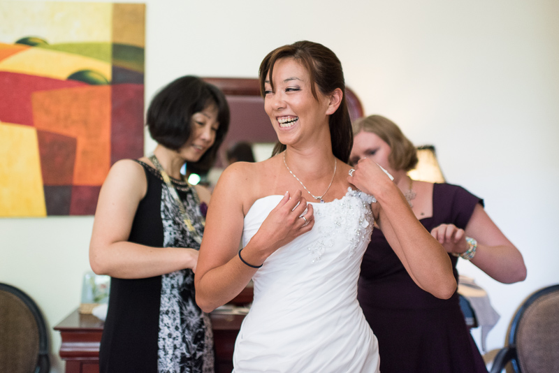 Palisade Wedding Photography bride putting on dress