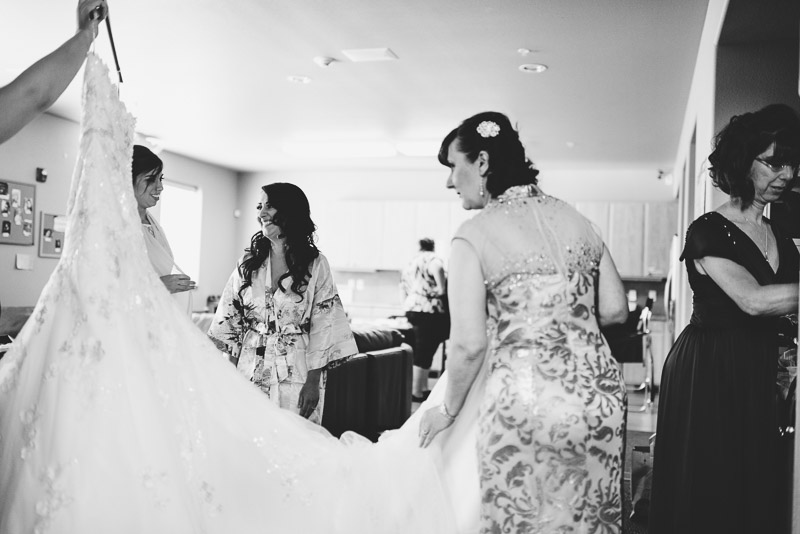 denver jewish wedding photographer bride getting dressed