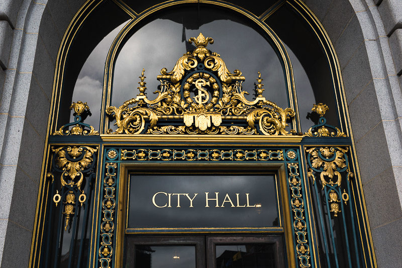san francisco city hall gold sign