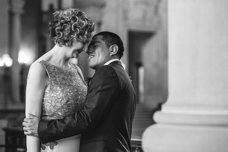 san francisco city hall bride and groom kiss